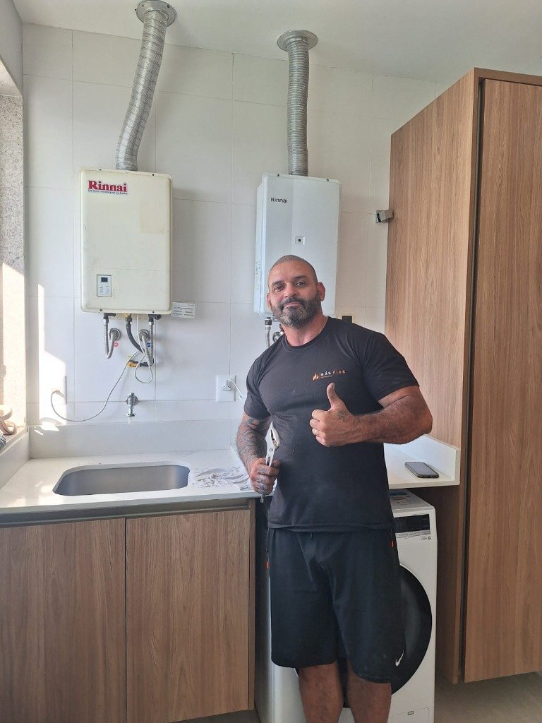 Técnico André da Gás Fixe com aquecedores a gás em Botafogo